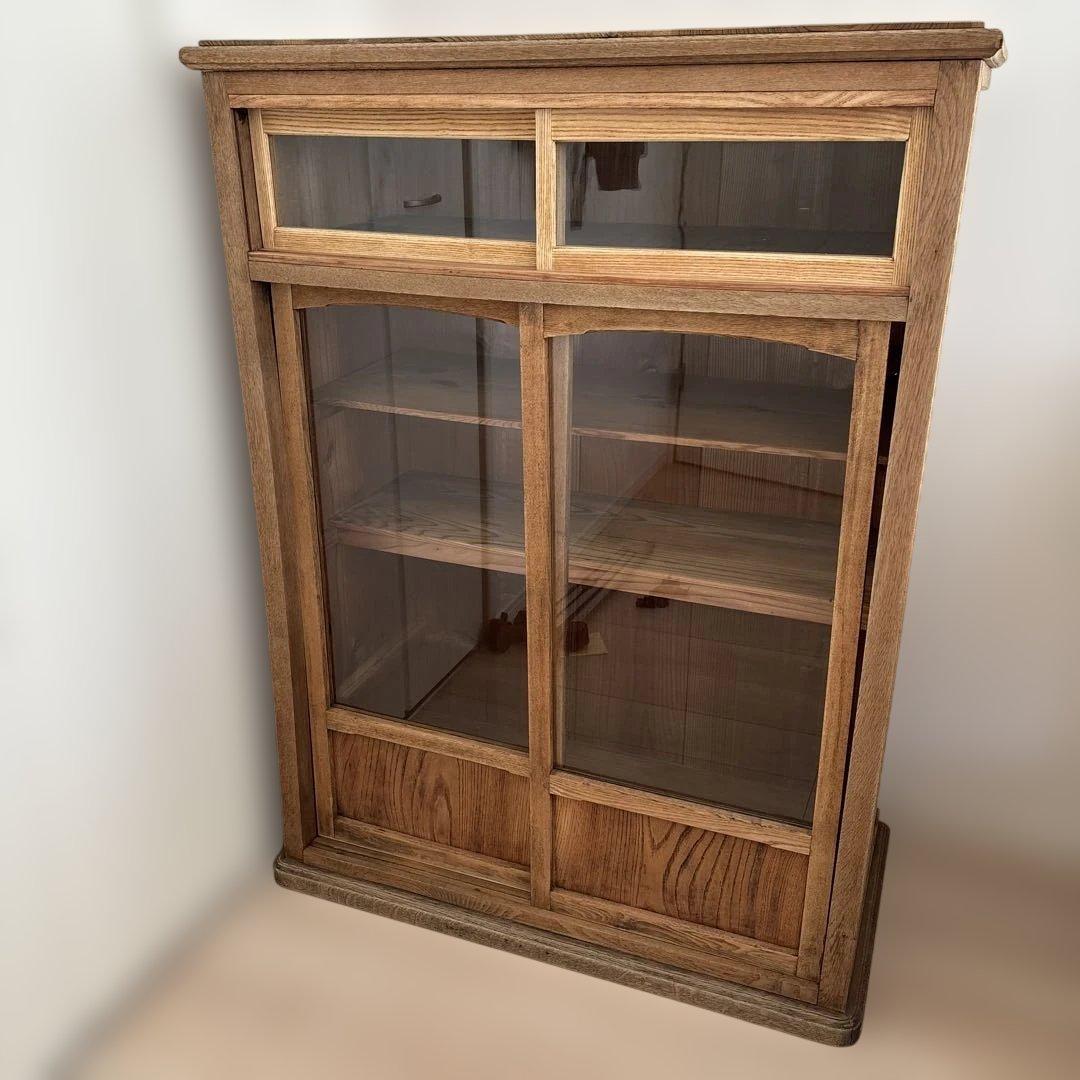 古家具　木製ガラス扉キャビネット 3段棚付き