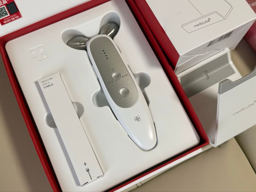 【正規品】メディキューブ　AGE-R DERMA EMS SHOT 美顔器