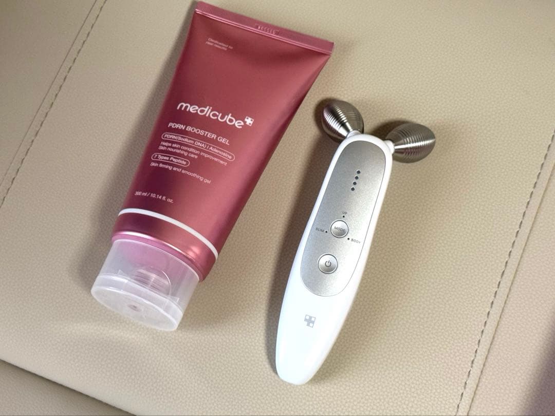 【正規品】メディキューブ　AGE-R DERMA EMS SHOT 美顔器