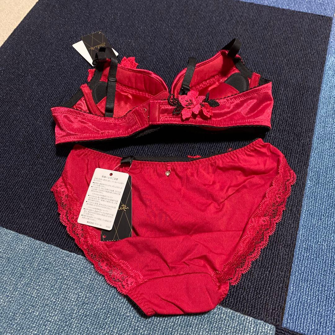 10/5限定SALE‼︎ ワコール　サルート　下着セットアップ新品未使用!