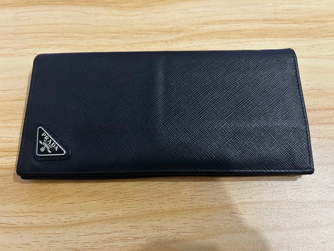 プラダ　長財布　メンズ　サフィアーノ　トライアングル