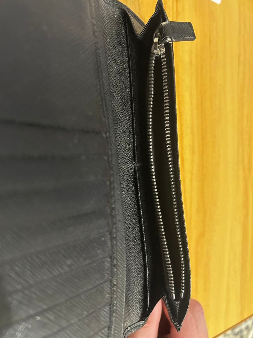 プラダ　長財布　メンズ　サフィアーノ　トライアングル