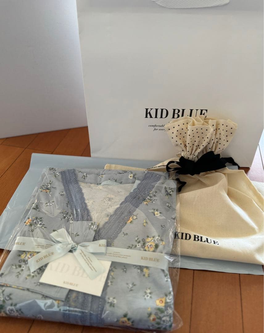 ❤️KID BLUE 新品未使用　ギフト包装　定価19,800円 Lサイズ