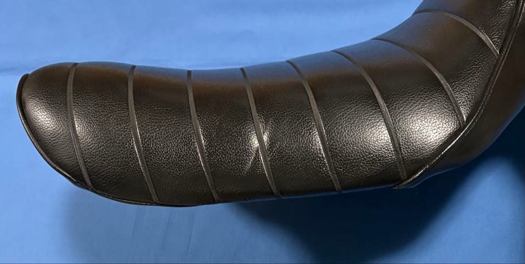 ハーレー　スポーツスター用　シート　〜03