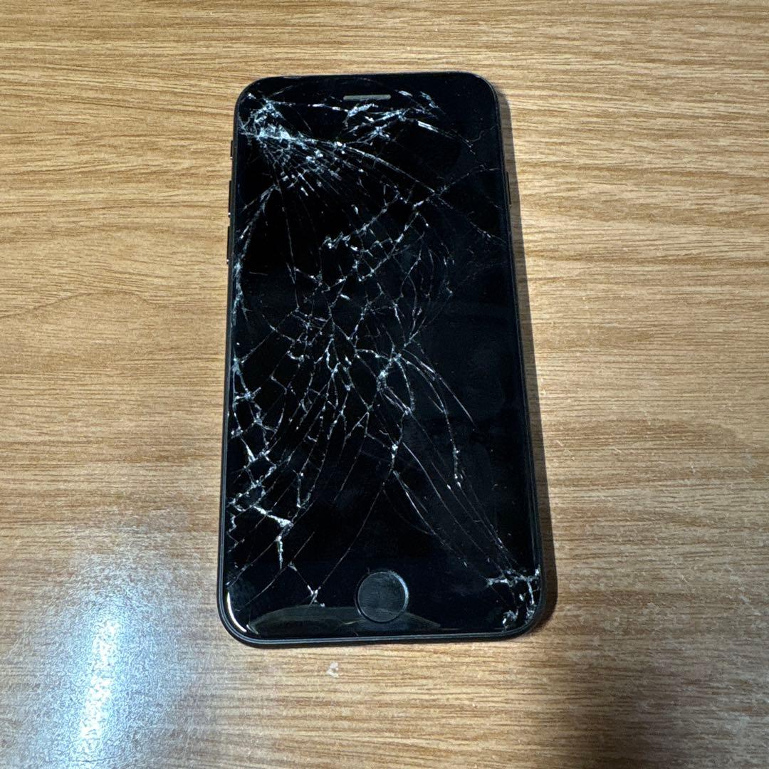 【ジャンク品】 iPhone se 第二世代　本体 画面割れ