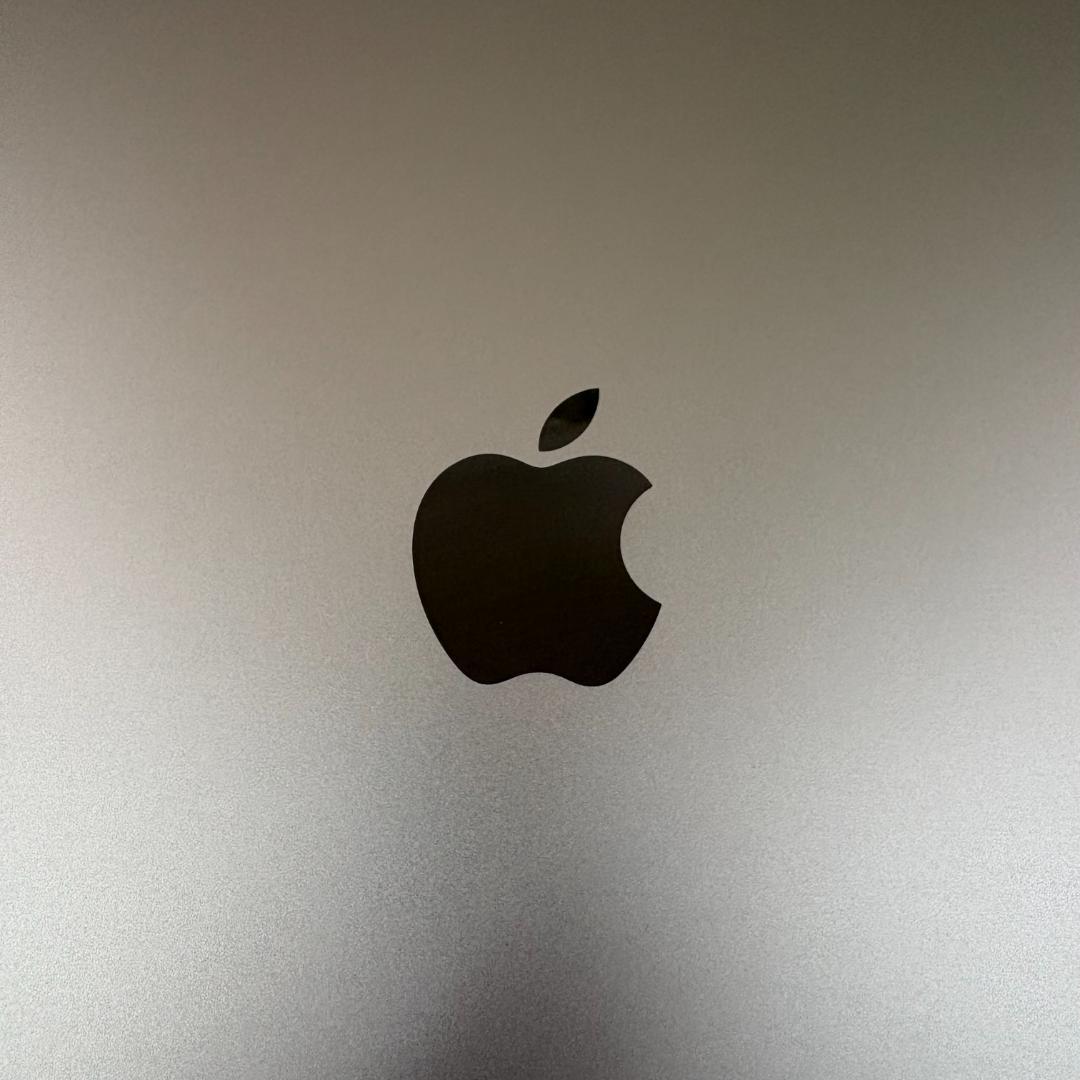 【美品】　MacBook Air M2 16GB 256GB スターライト