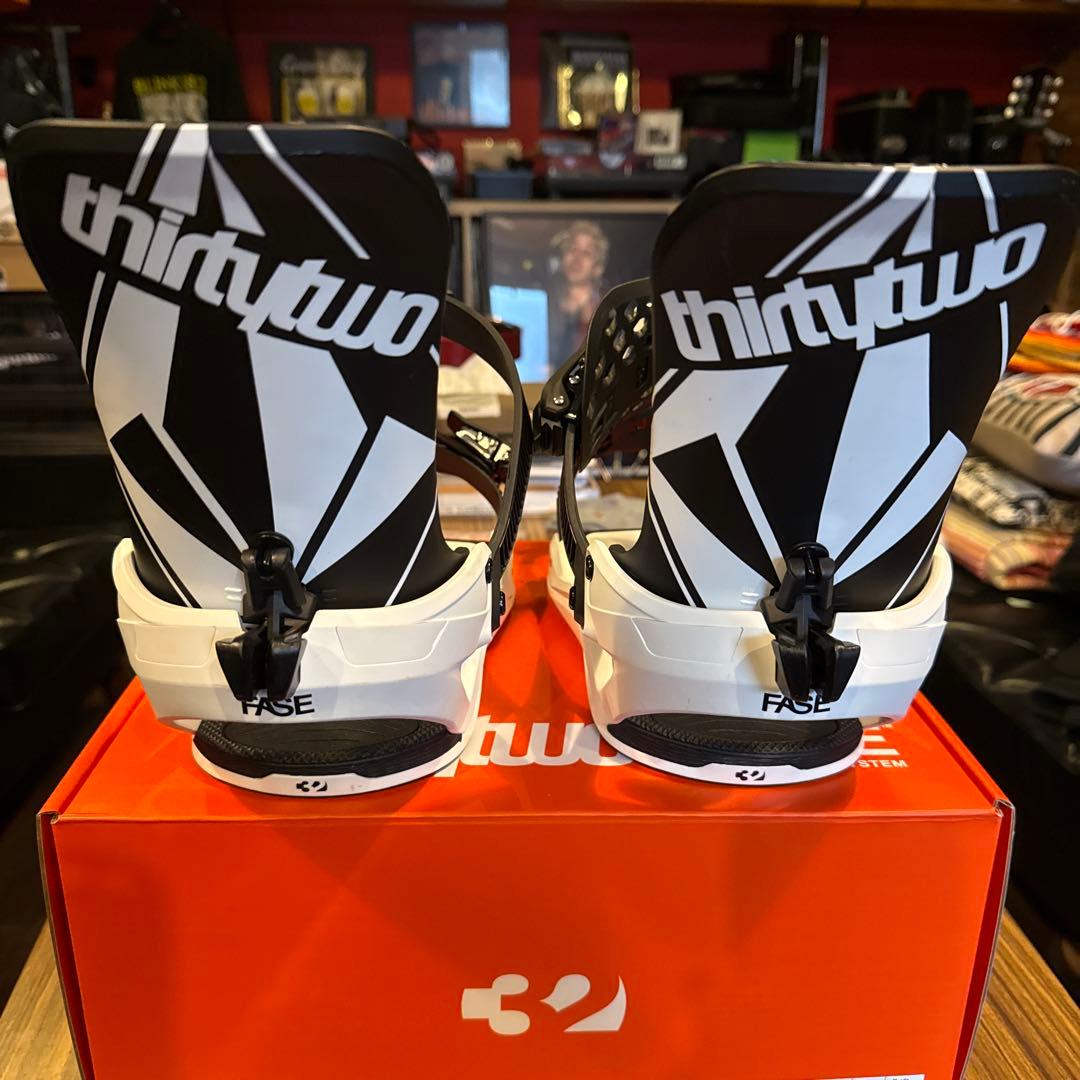 thirtytwo Phase VOLCOM ビンディング ホワイト/ブラック