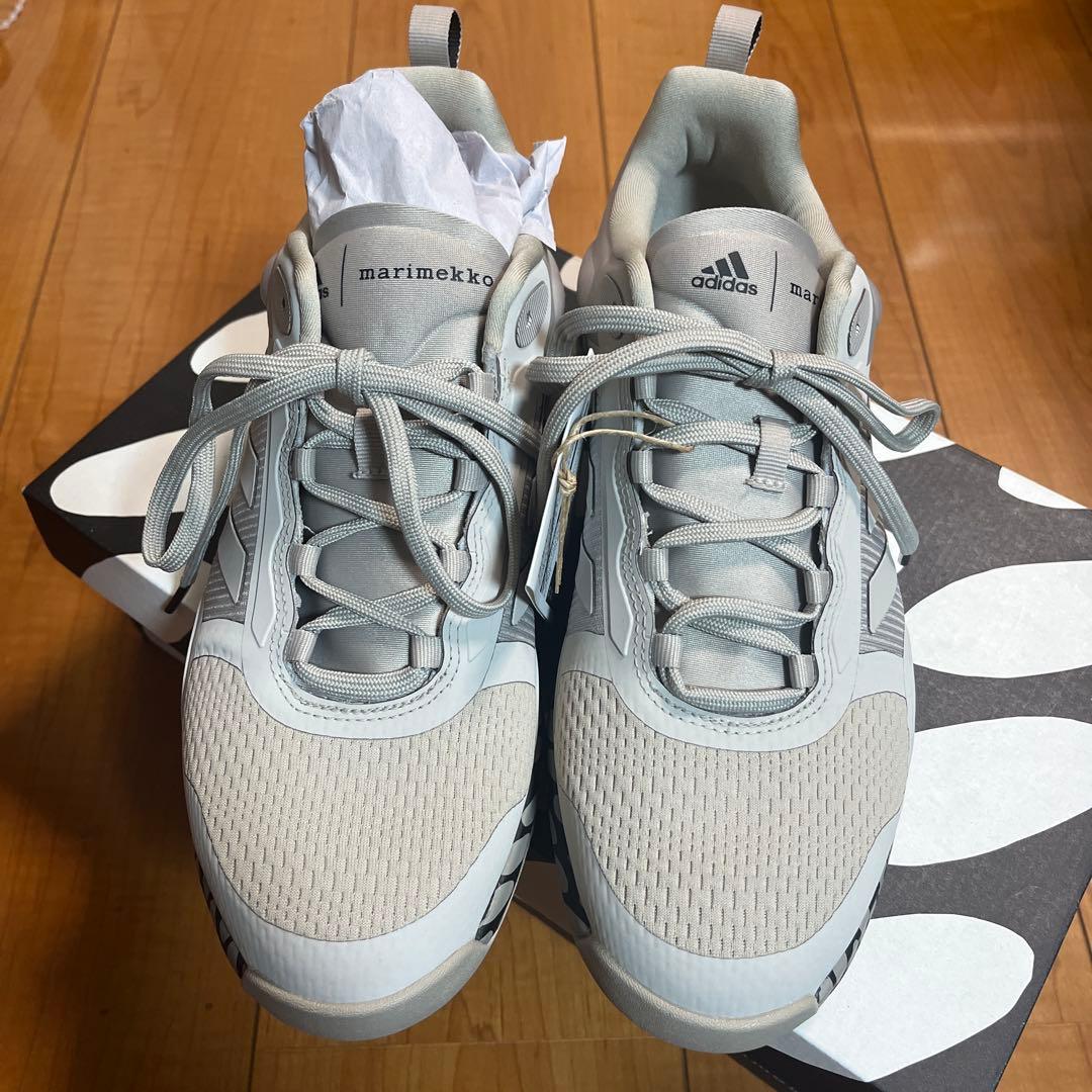 ひとみ 新品adidas marimekko ゴルフシューズ