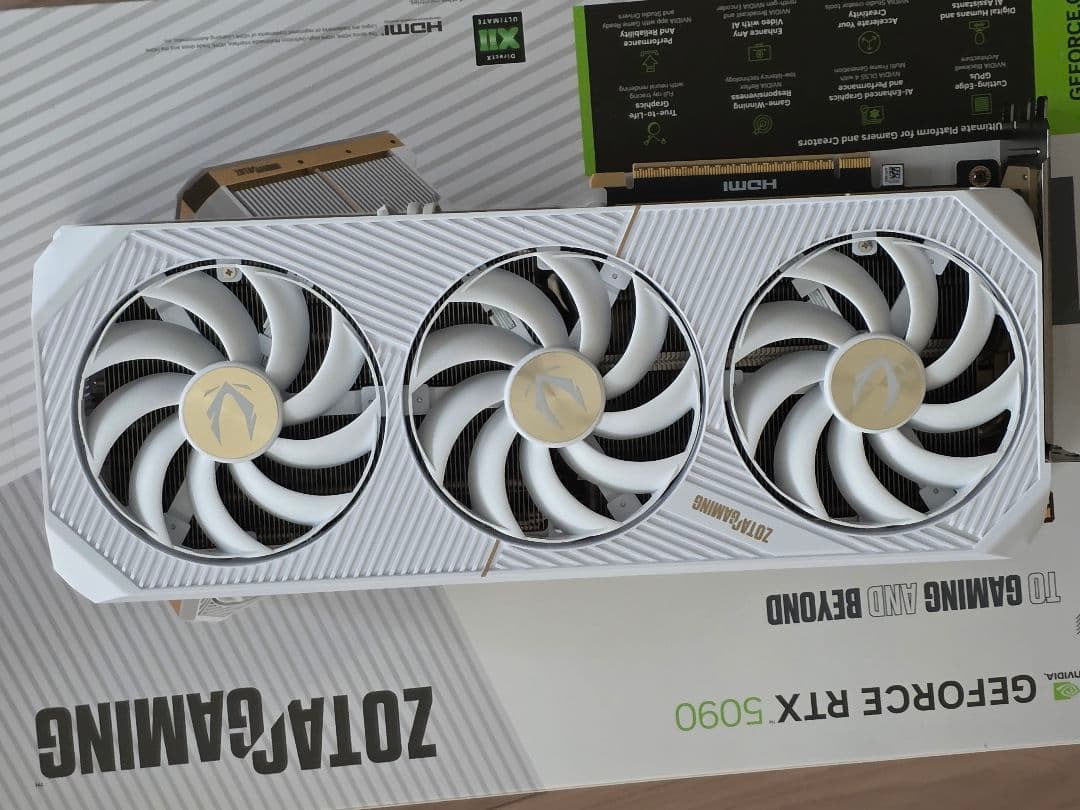 ZOTAC GAMING GEFORCE RTX 5090 白