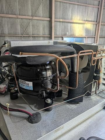 直接引き取り限定 2019年製 大和冷機 縦型冷蔵庫 421YCD-EC 愛知