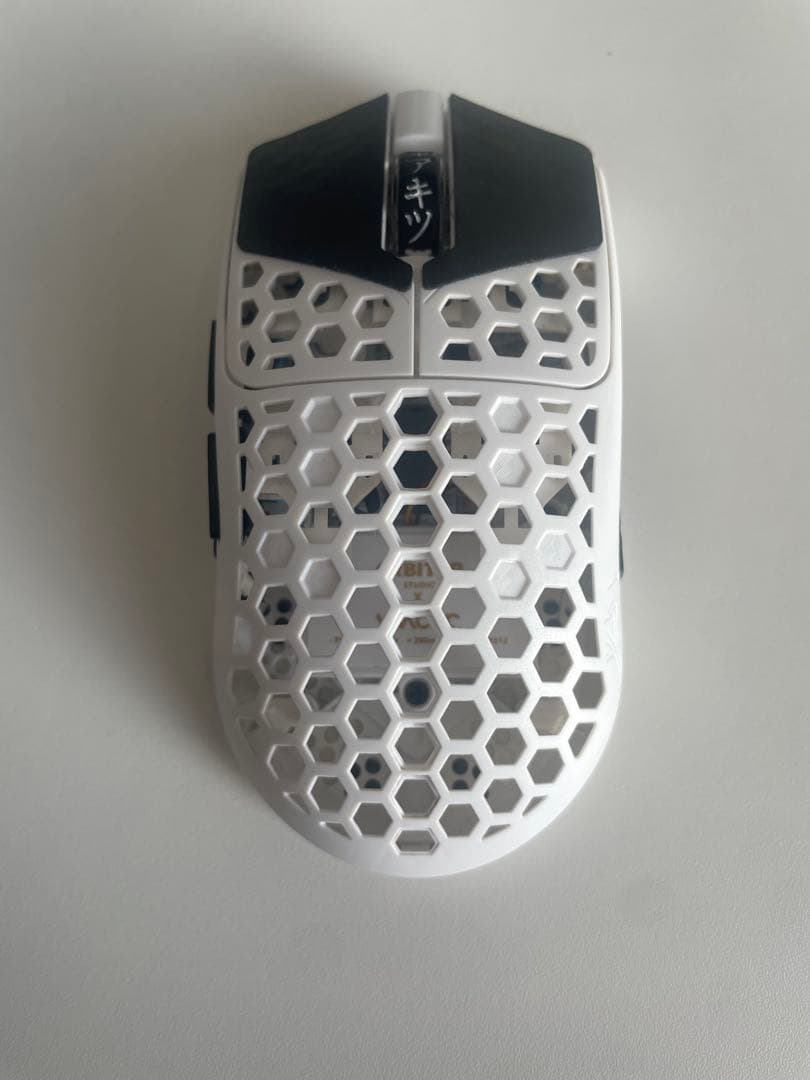 Arbiter Studio AKITSU MEDIUM ホワイト