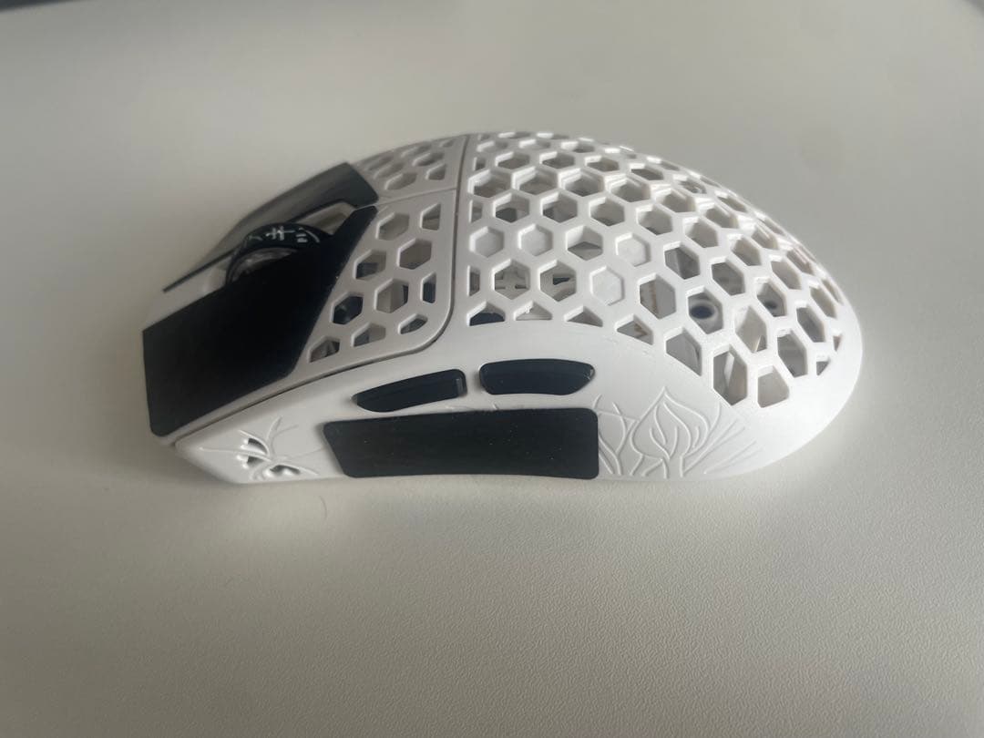 Arbiter Studio AKITSU MEDIUM ホワイト