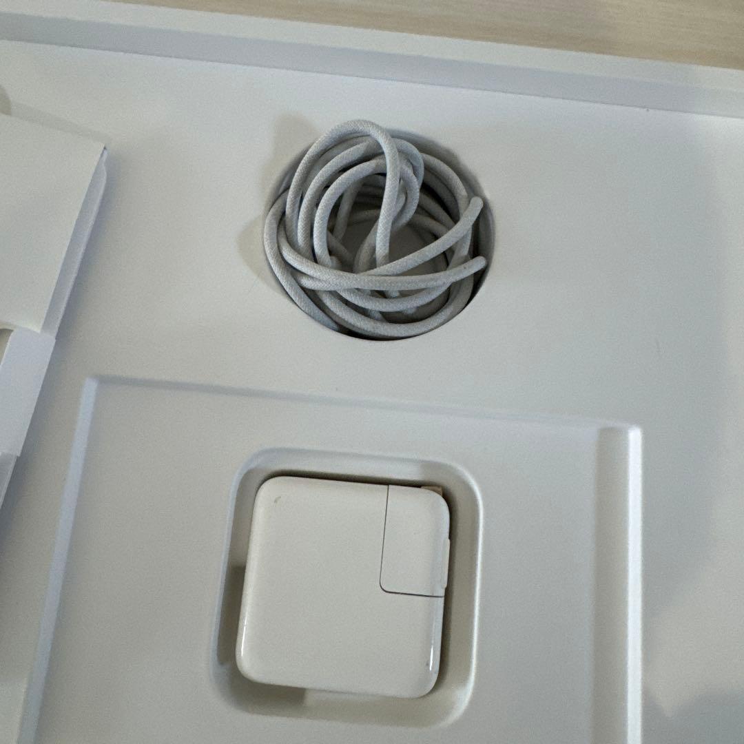 MacBook air M2 8GB 256GB SSD 13.6インチ