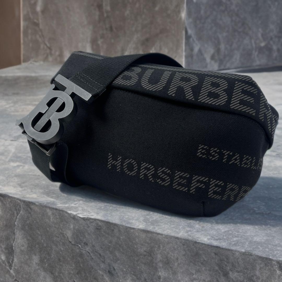 ✨美品✨BURBERRY バーバリー　ホースフェリープリント　ボディバッグ