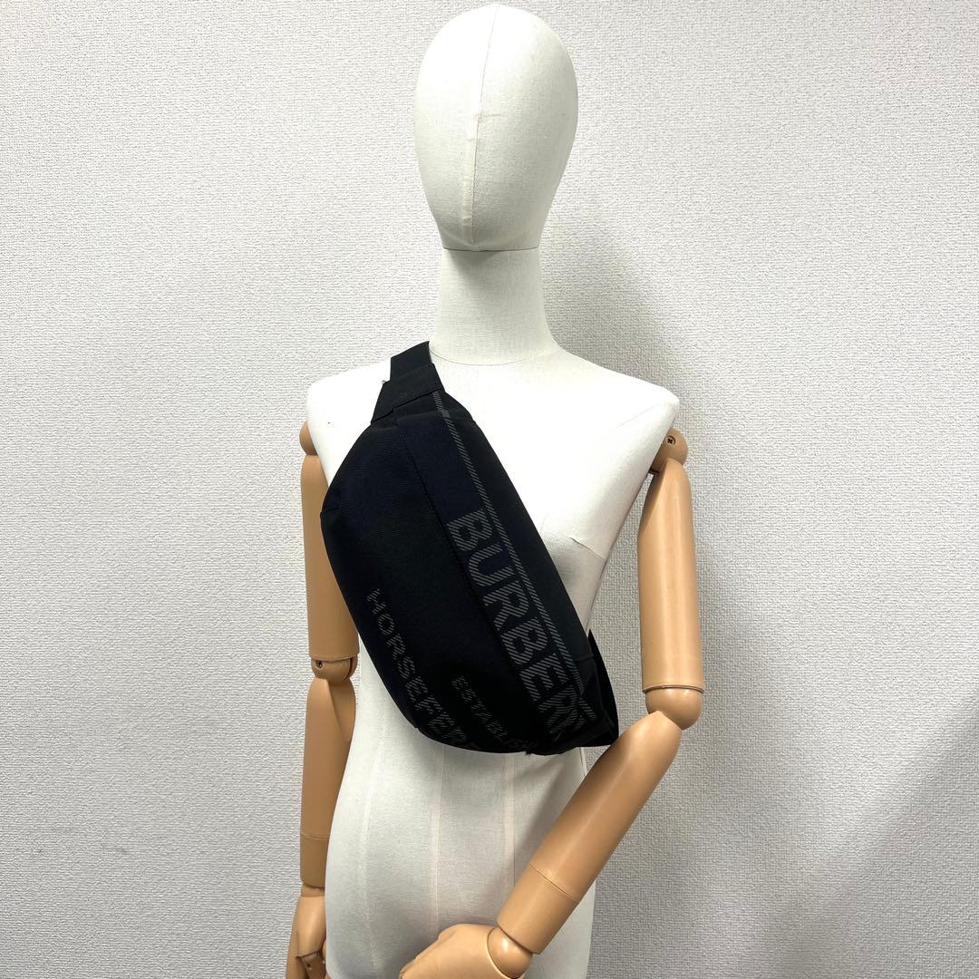 ✨美品✨BURBERRY バーバリー　ホースフェリープリント　ボディバッグ