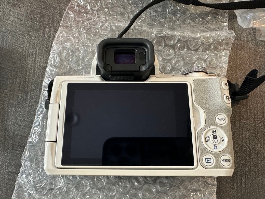 【美品】Canon／EOS Kiss M 本体　ホワイト