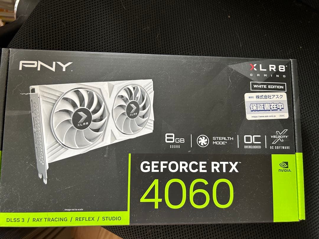 グラフィックボード・グラボ・ビデオカード PNY RTX 4060 8GB WHITE EDITION