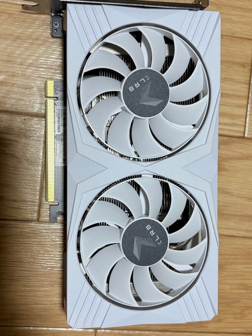 グラフィックボード・グラボ・ビデオカード PNY RTX 4060 8GB WHITE EDITION