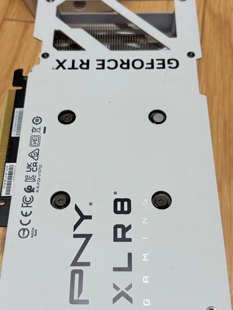 グラフィックボード・グラボ・ビデオカード PNY RTX 4060 8GB WHITE EDITION