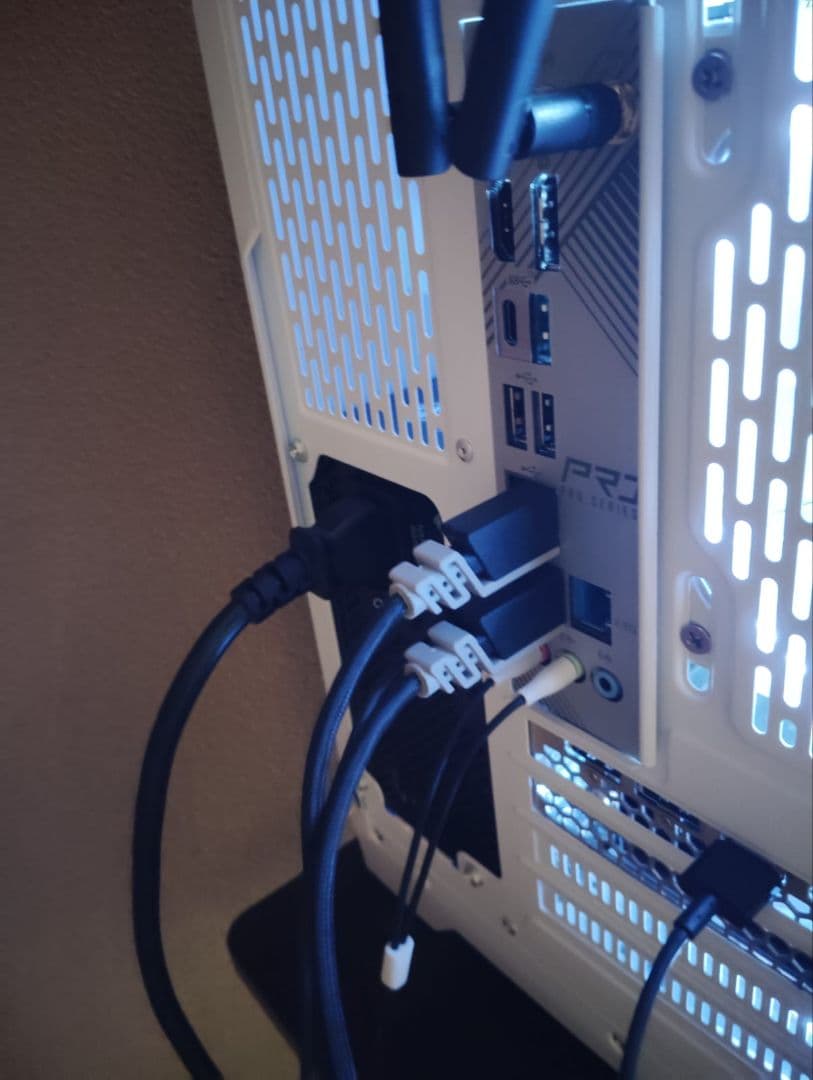 ホワイトPCケース 冷却ファン3基 USBポート4つ