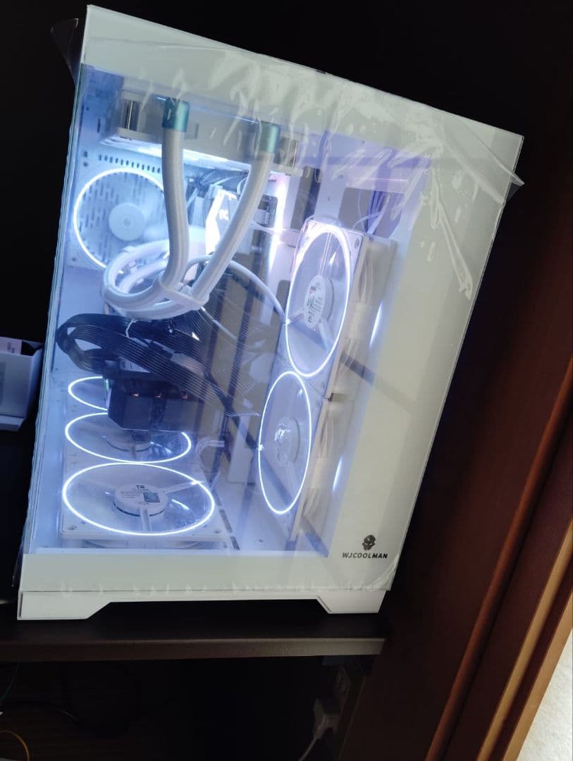 ホワイトPCケース 冷却ファン3基 USBポート4つ