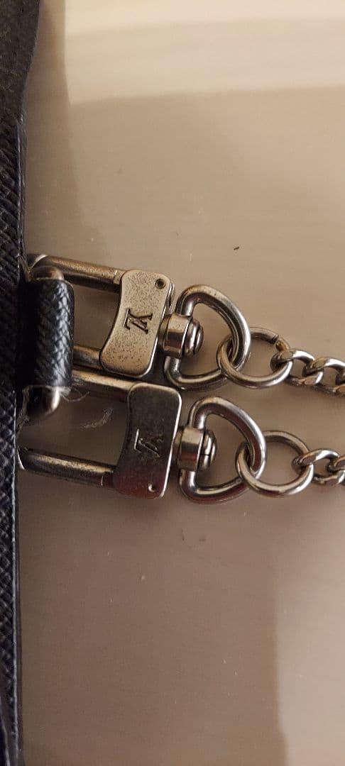 LOUIS VUITTON 長財布 チェーン付き　美品