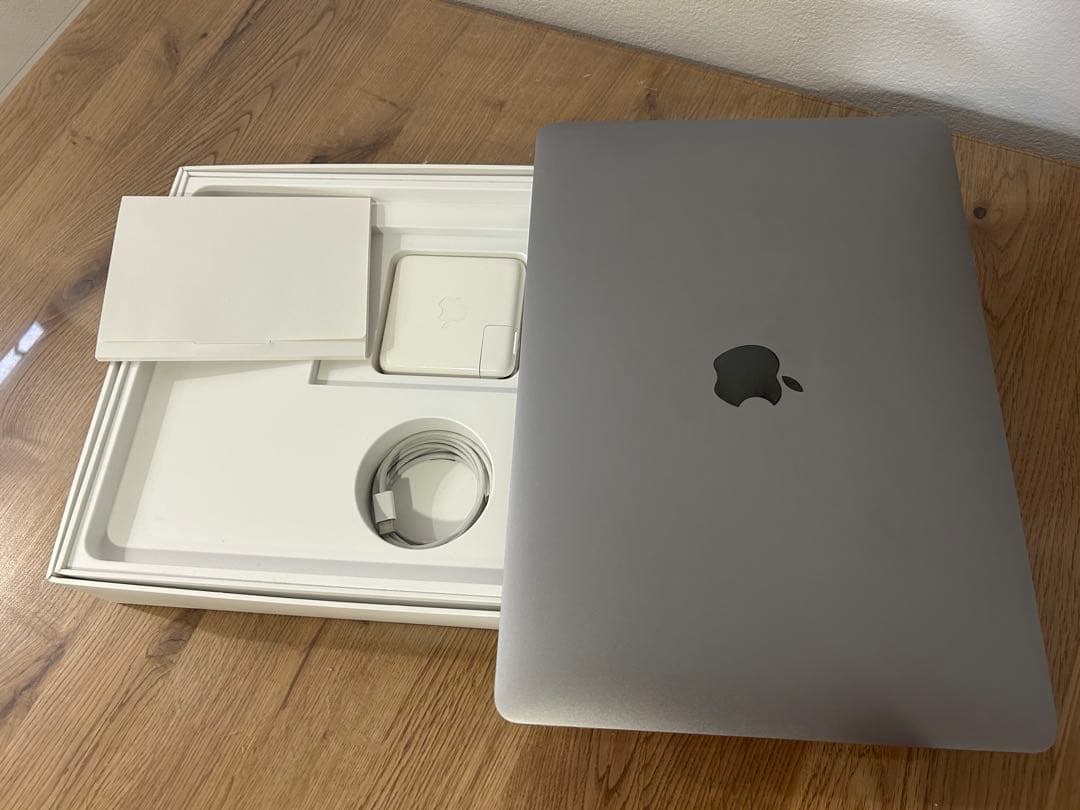 MacBook本体 MacBook Pro 2017 13inch 8 GB SSD256GB