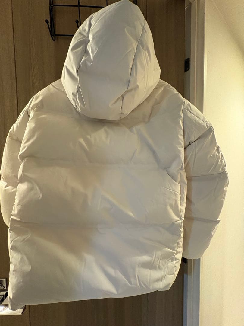 ユニクロ　シームレスダウンパーカ