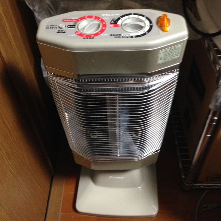 ★ 美品 陽だまりの暖かさ！身体の芯まで温まる！ダイキン セラムヒート