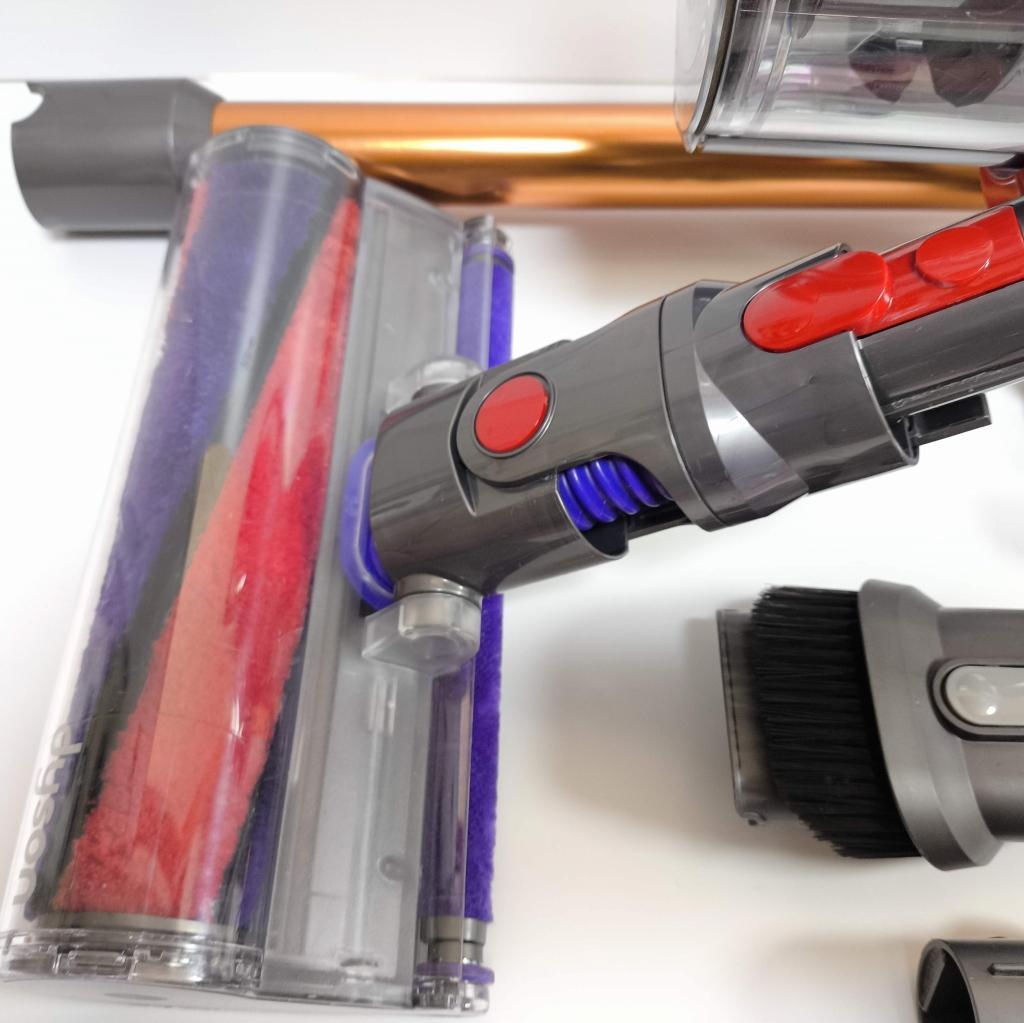 バッテリー良好　ダイソン SV12 サイクロン掃除機 本体と付属品 No21