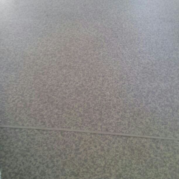 表側にキズあり