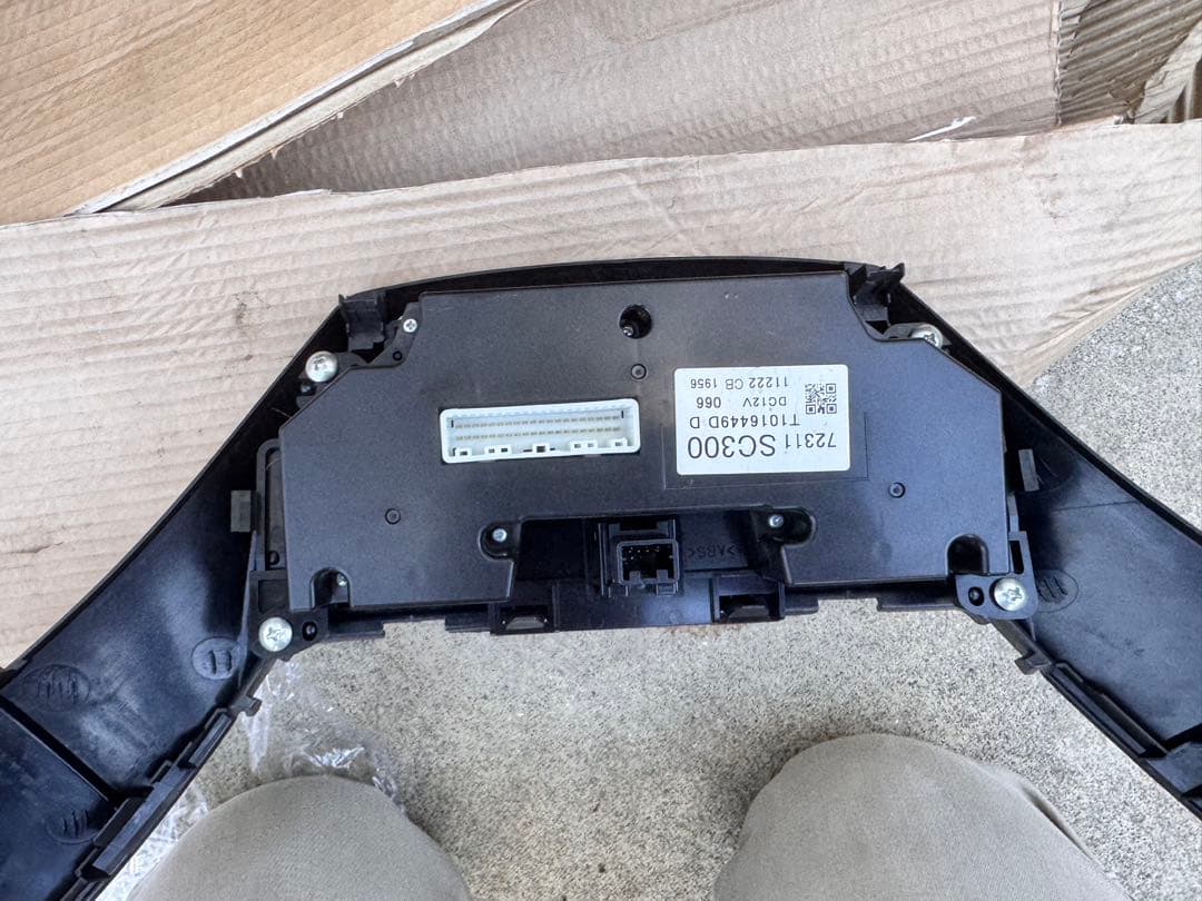 フォレスターエアコンパネル　SHJ GRB/GRF/GVB/GVF流用可能