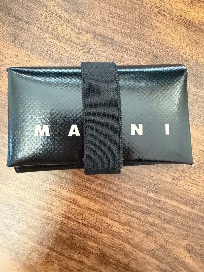 MARNI ブラック 三つ折り財布