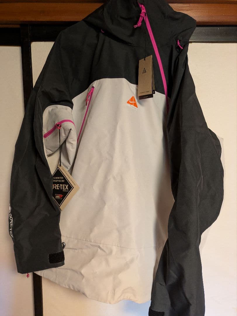 【新品未使用】ナイキ　スノーウエア　GORE-TEX 上下セット　ユニセックス