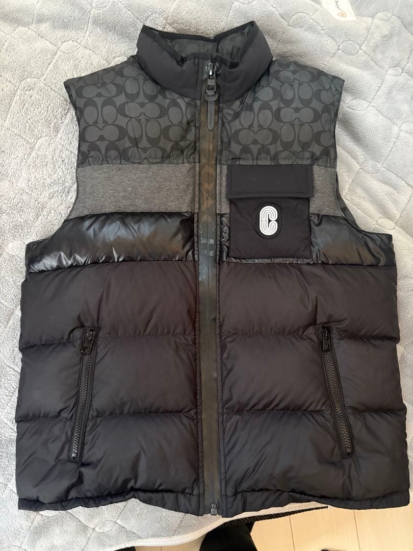 COACH ブラック ダウンベスト