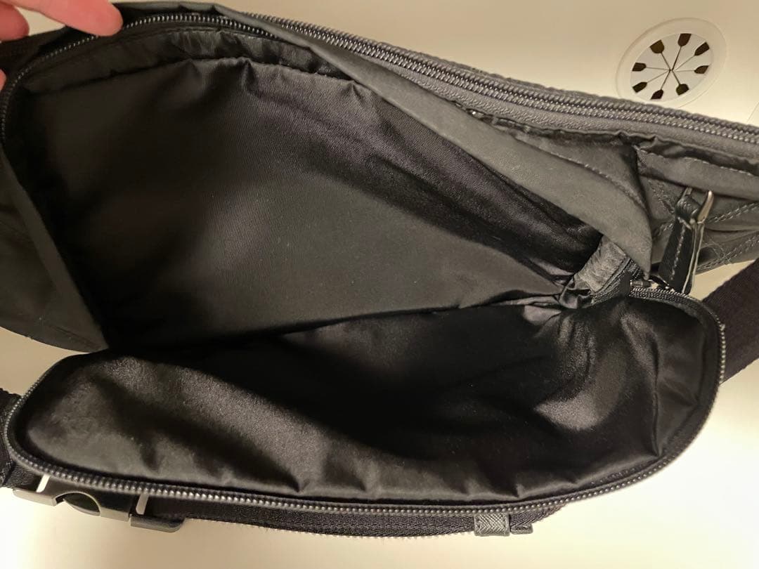 PRADA プラダ ボディバッグ ベルトバッグ メンズ　2VL003