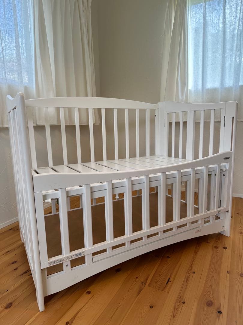 ホワイト　ベビーベッド　コンビミニ