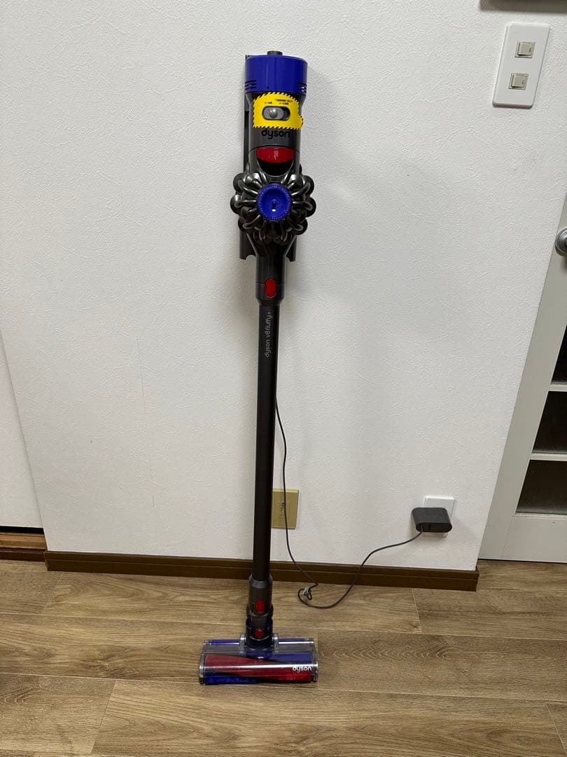 Dyson v8 fluffy+ スティッククリーナー 本体