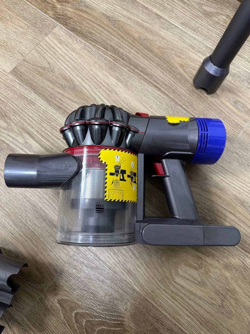 Dyson v8 fluffy+ スティッククリーナー 本体