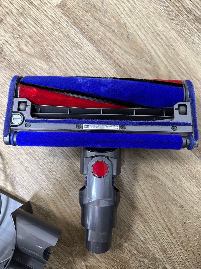 Dyson v8 fluffy+ スティッククリーナー 本体