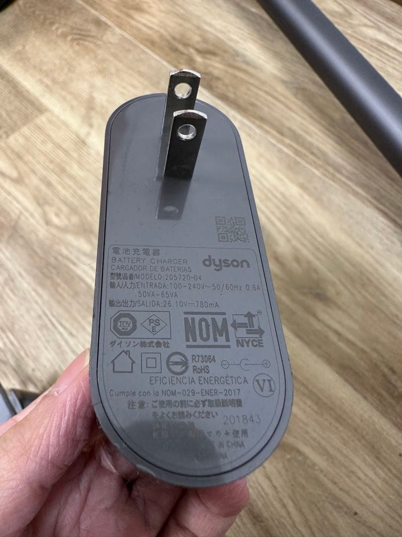 Dyson v8 fluffy+ スティッククリーナー 本体