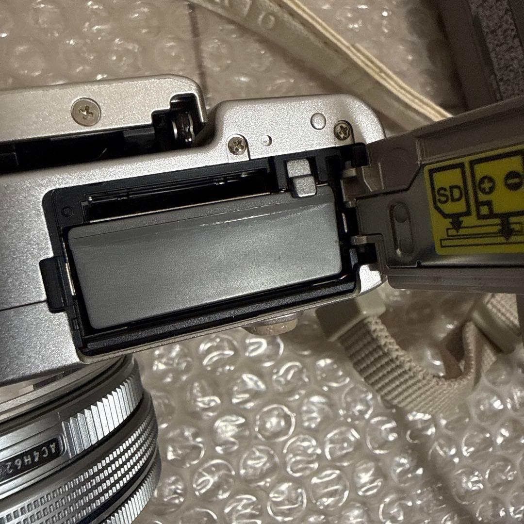 ミラーレス一眼カメラ　OLYMPUS E-PL8