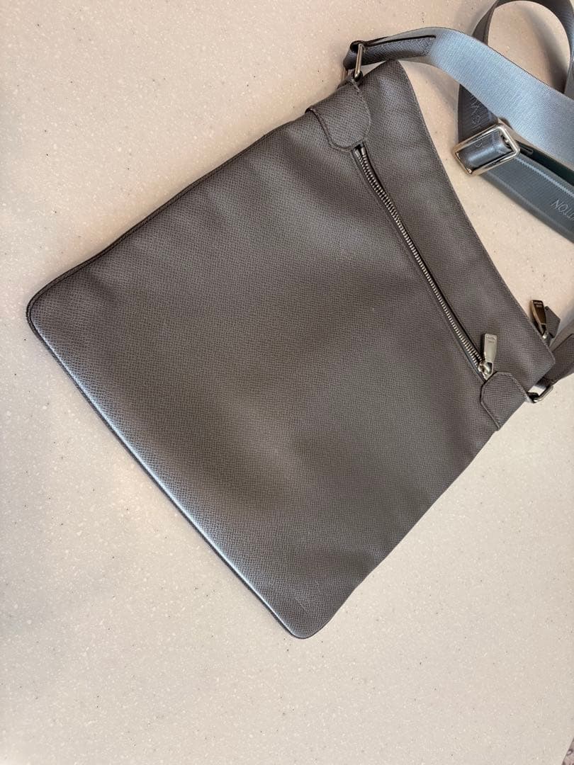 LOUIS VUITTON グレー メッセンジャーバッグ