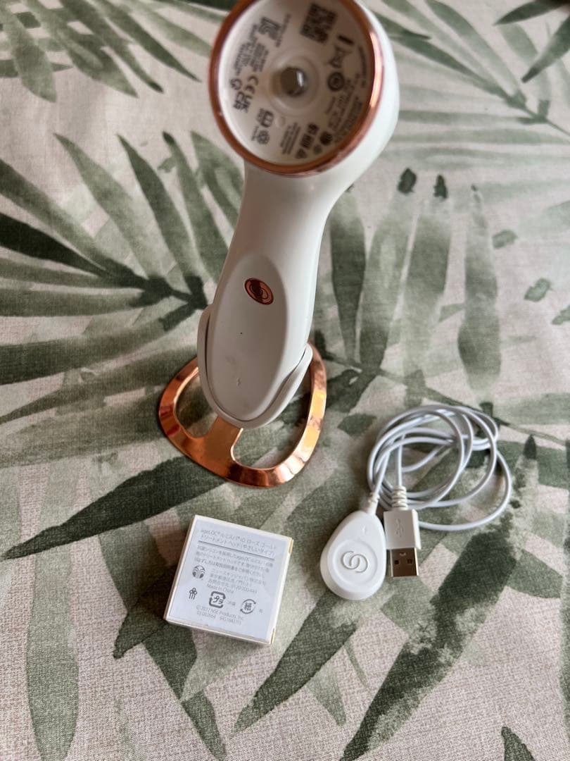 ルミスパ 洗顔 美顔器 ホワイト・ゴールド 充電式