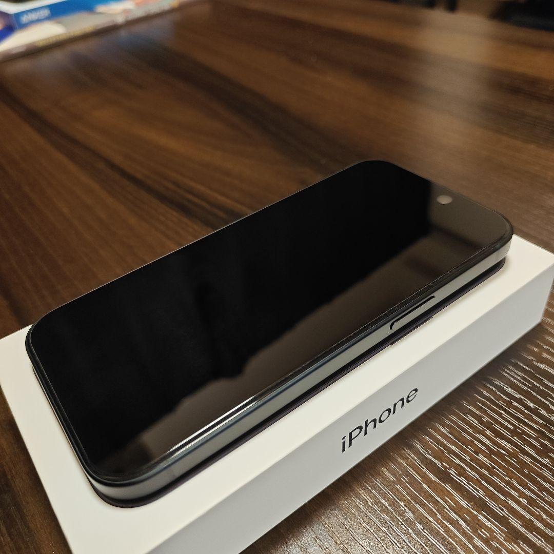 Apple iPhone 15 本体 シムフリー 128GB 美品 ケース付き