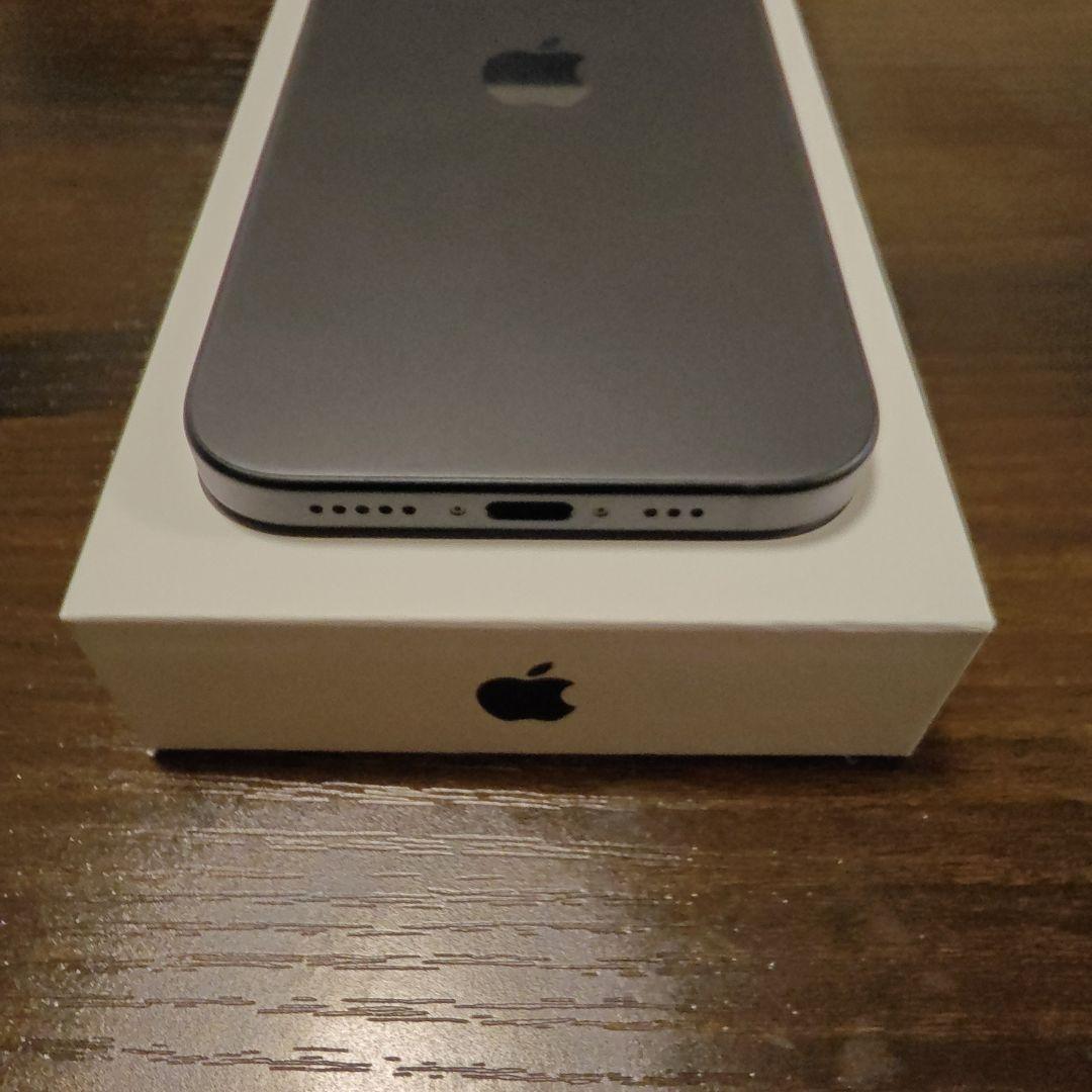 Apple iPhone 15 本体 シムフリー 128GB 美品 ケース付き