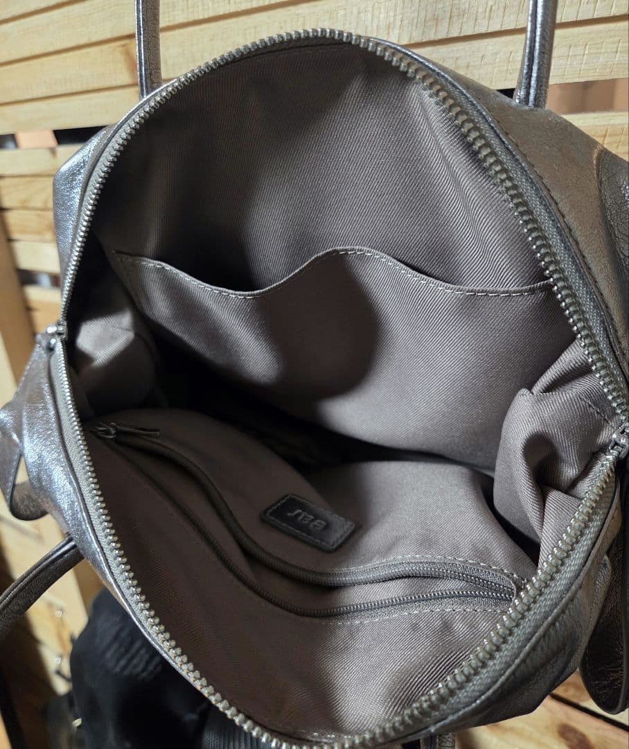 イアパピヨネ ロング ハンドル ボストン バッグ シルバー 本革