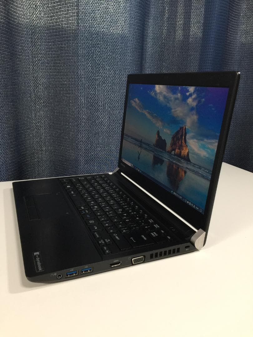 東芝 Dynabook R73/A・Core i3-6世代・4GB・256GB