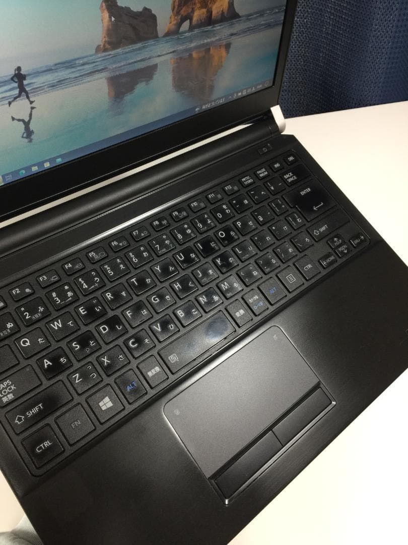 東芝 Dynabook R73/A・Core i3-6世代・4GB・256GB