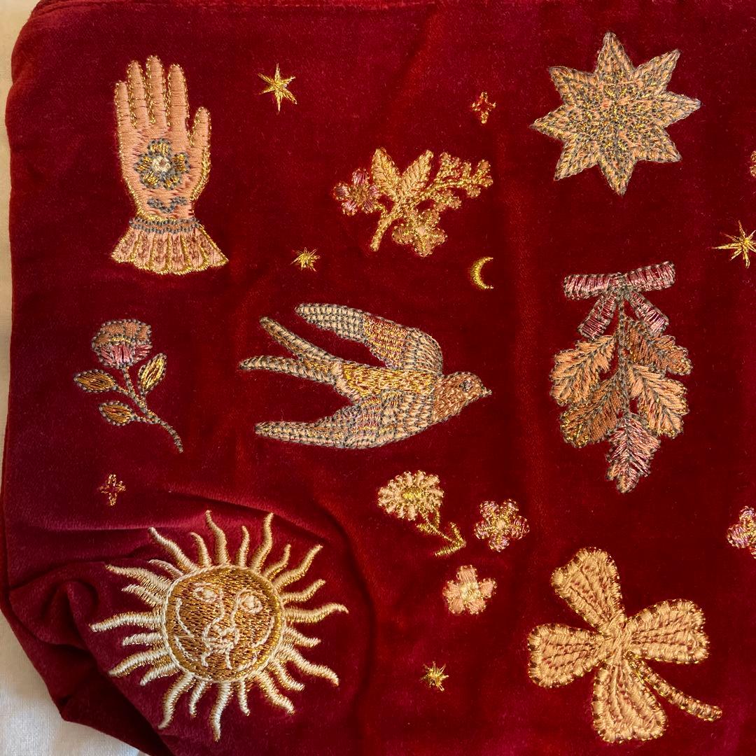 Elizabeth Scarlett ボルドー刺繍ポーチ　エブリデイポーチ